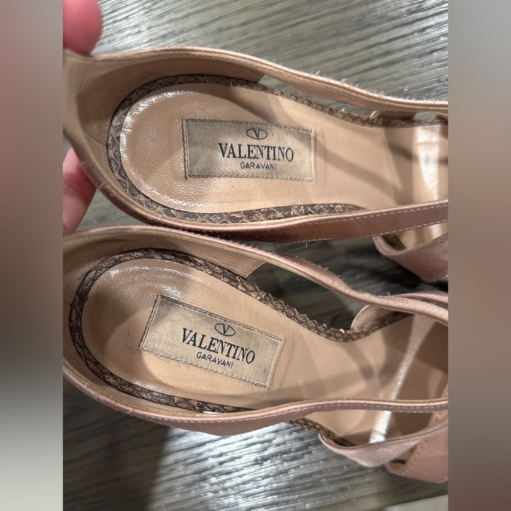 Valentino Garavani Satin Strappy Snake Skin Pattern Pink/Cream Strappy Heels - Picture 2 of 10
